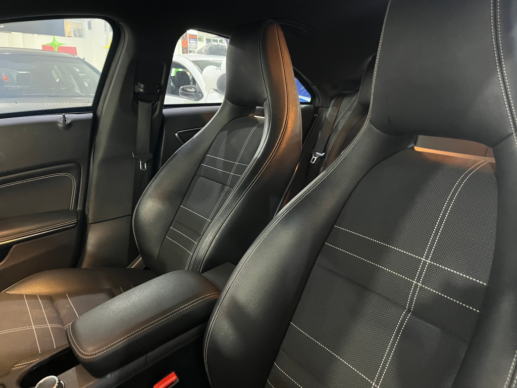 Mercedes Benz CLA-200 Prata