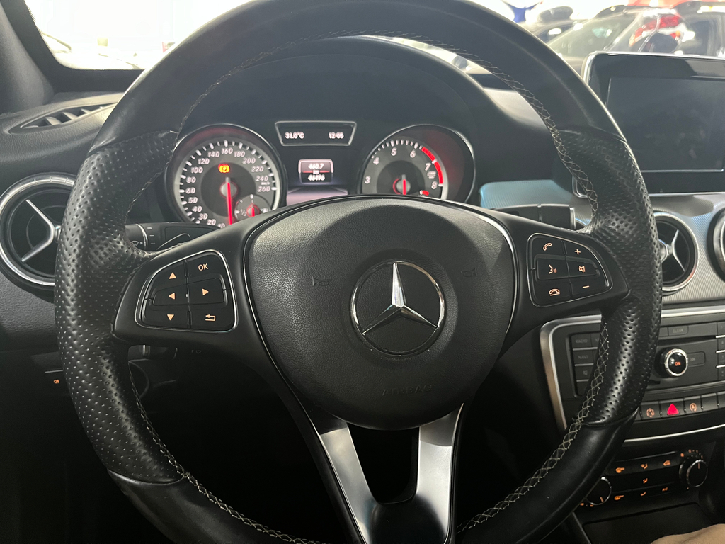Mercedes Benz CLA-200 Prata