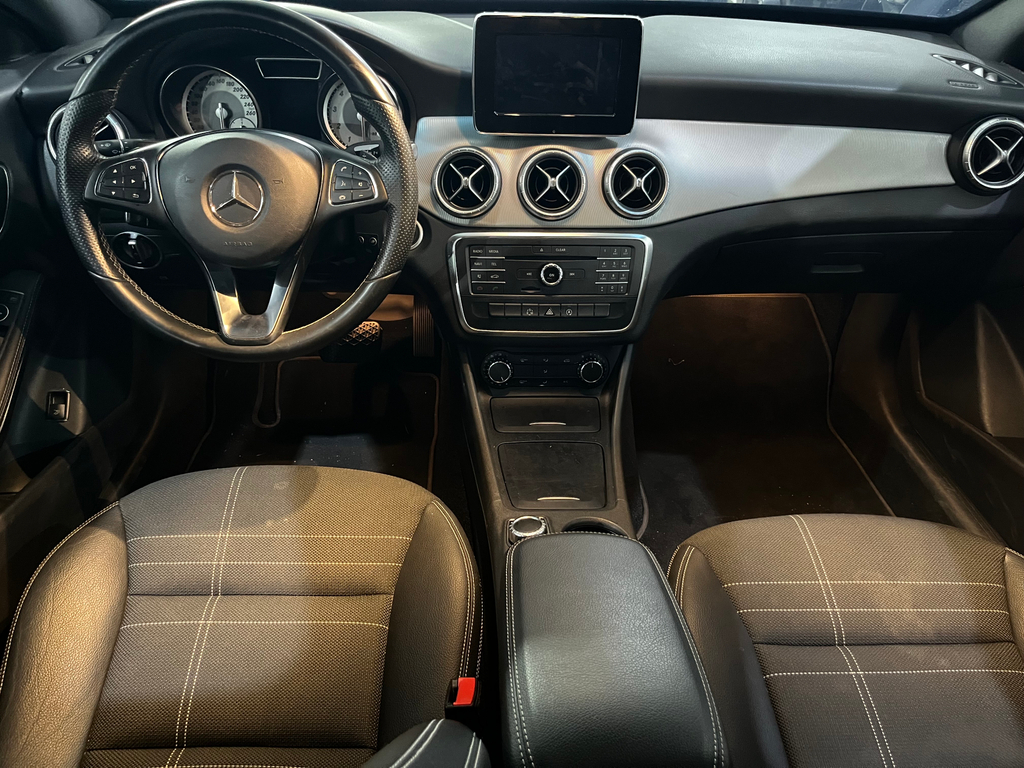 Mercedes Benz CLA-200 Prata