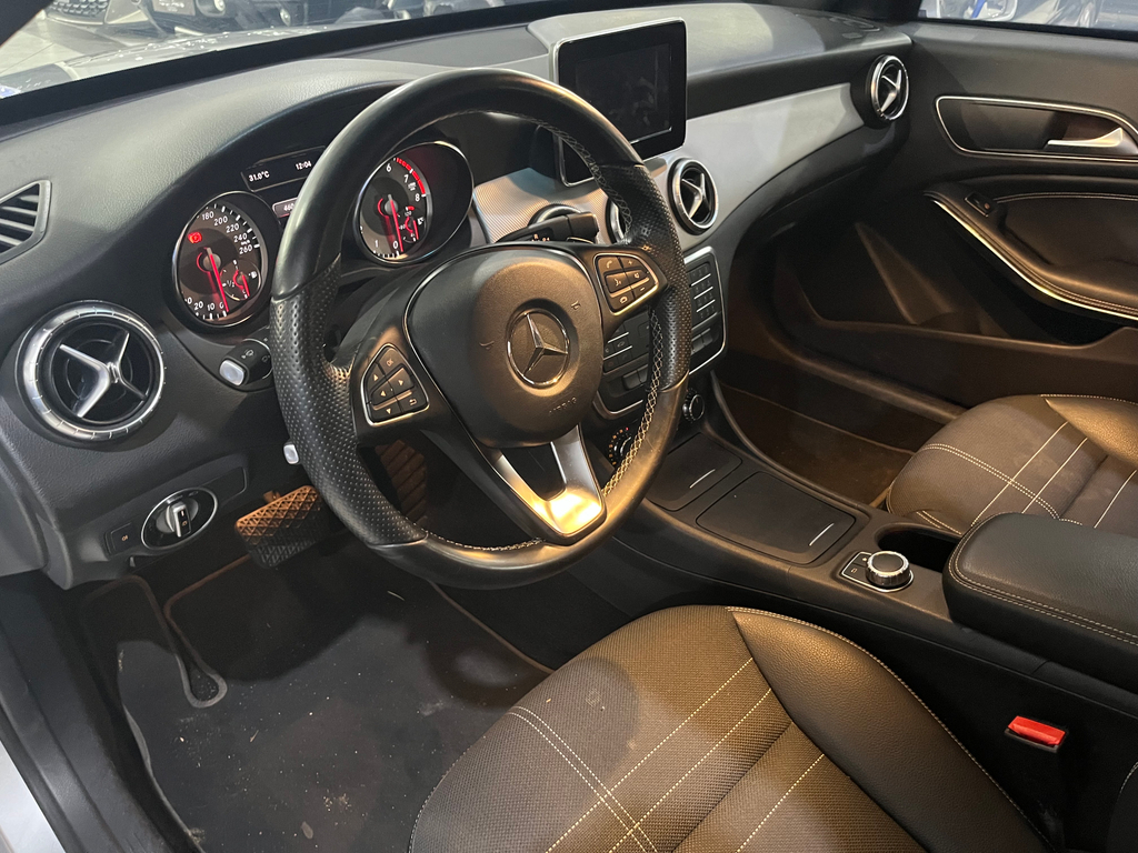 Mercedes Benz CLA-200 Prata