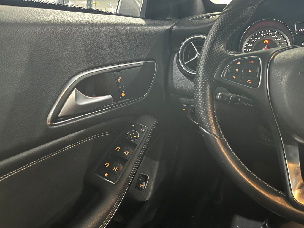 Mercedes Benz CLA-200 Prata