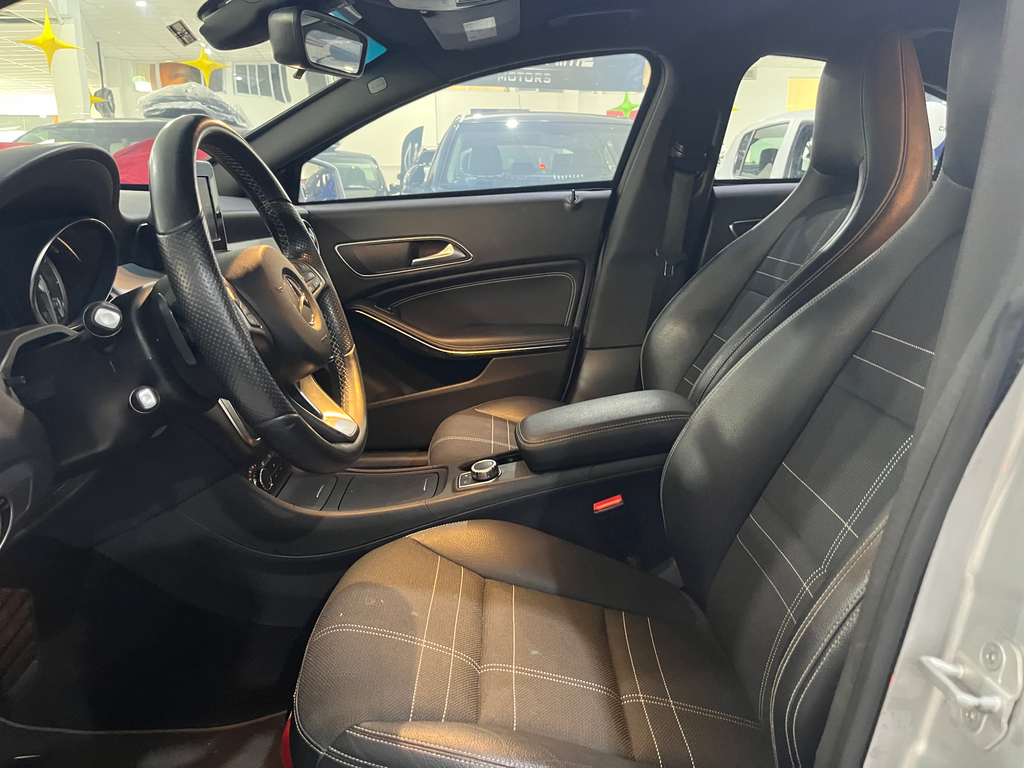 Mercedes Benz CLA-200 Prata