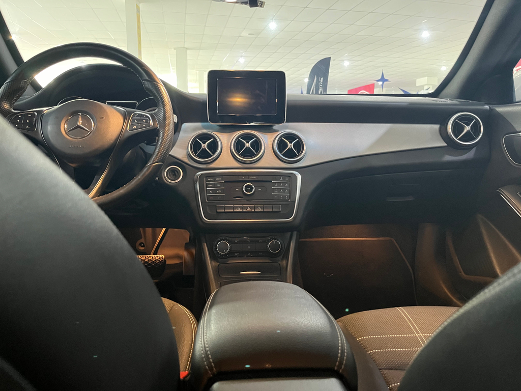 Mercedes Benz CLA-200 Prata
