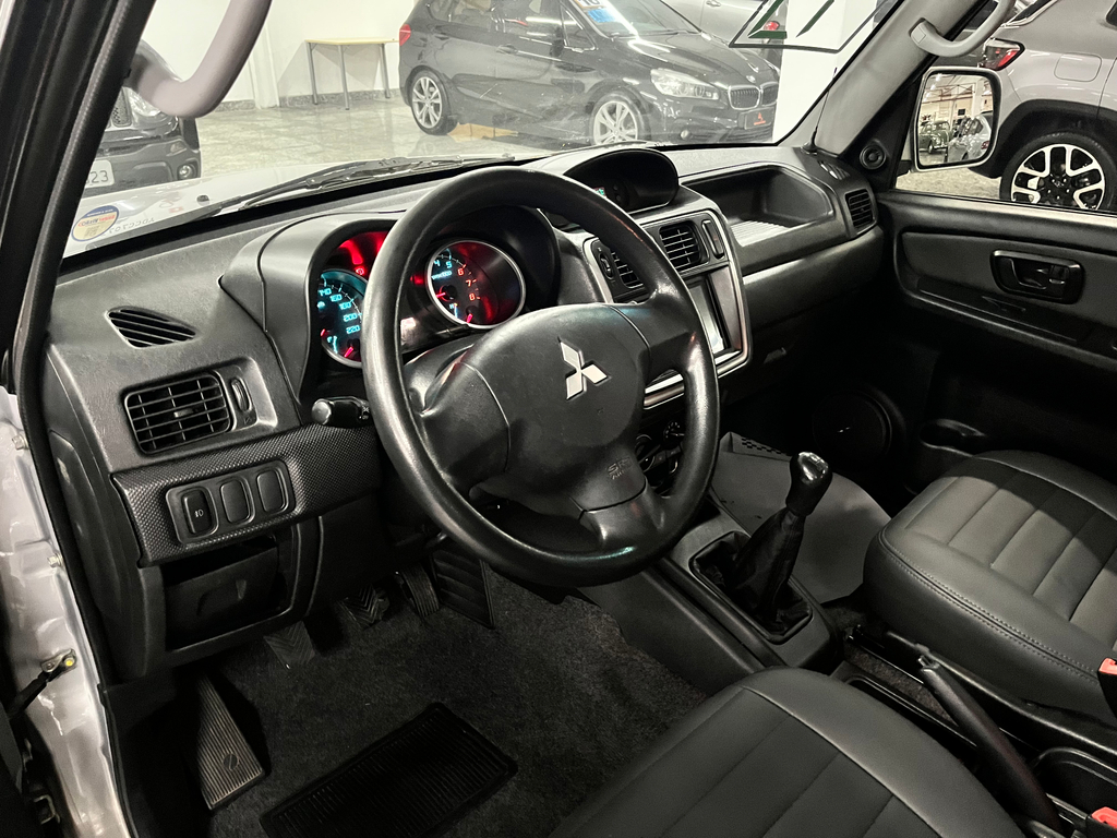 Mitsubishi Pajero TR4 Prata
