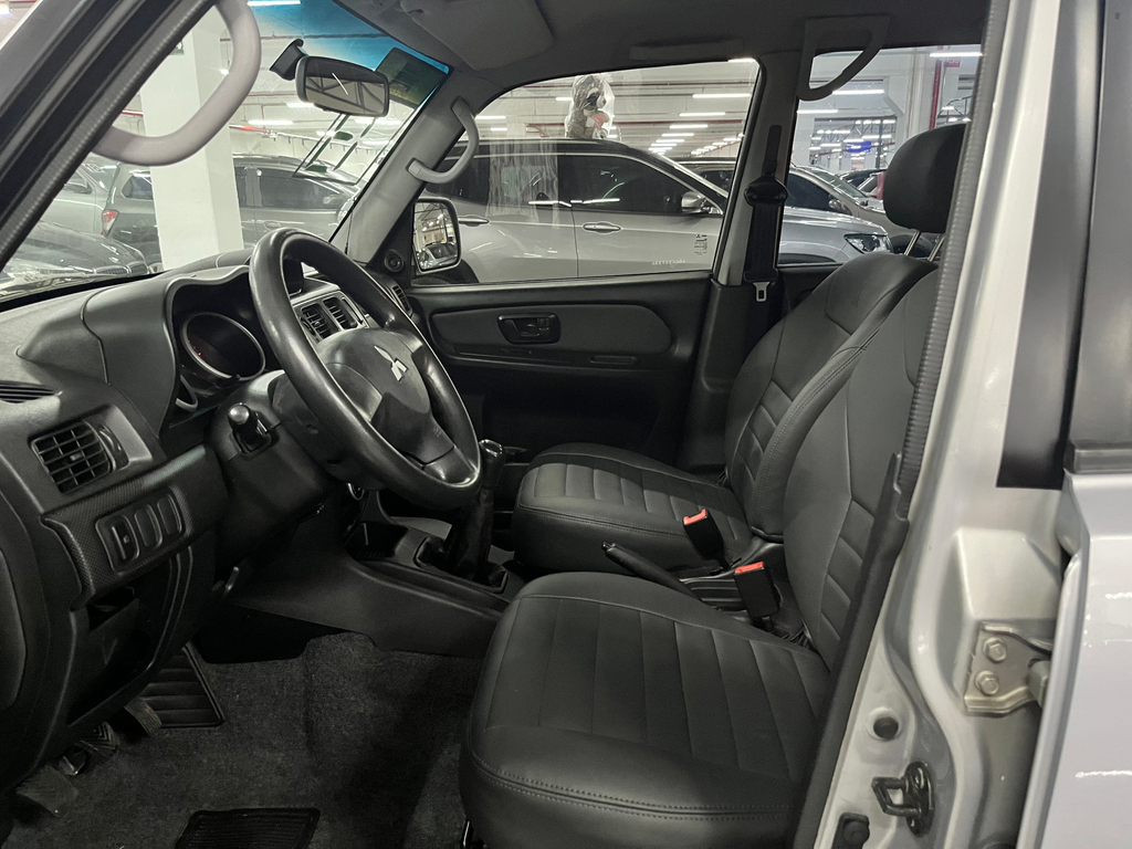 Mitsubishi Pajero TR4 Prata