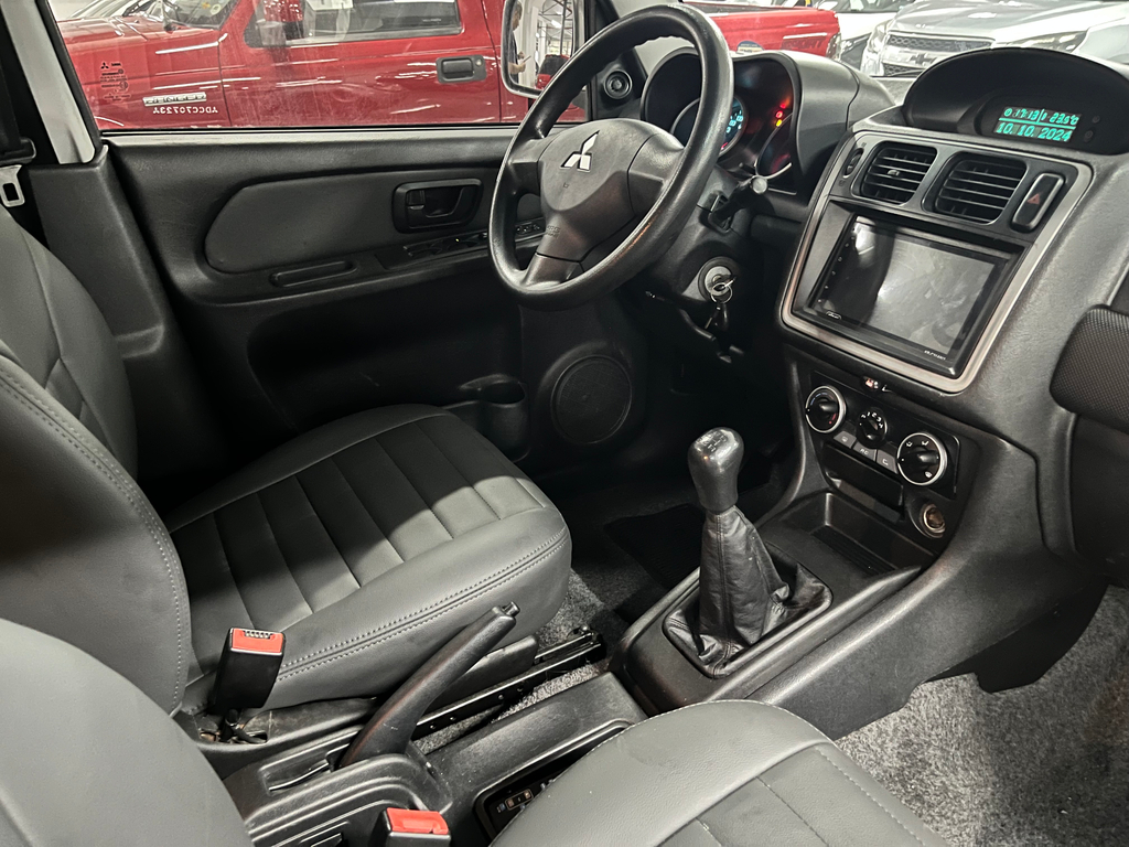 Mitsubishi Pajero TR4 Prata