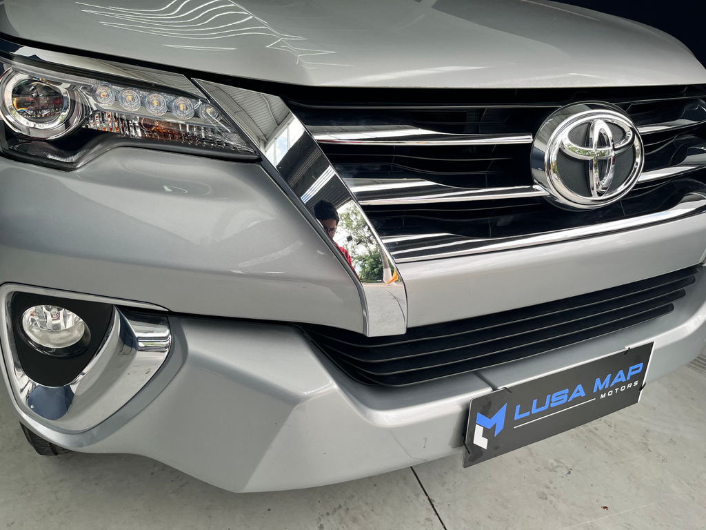 Toyota SW4 Prata