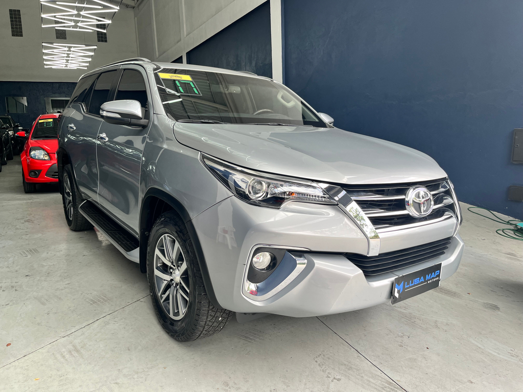 Toyota SW4 Prata