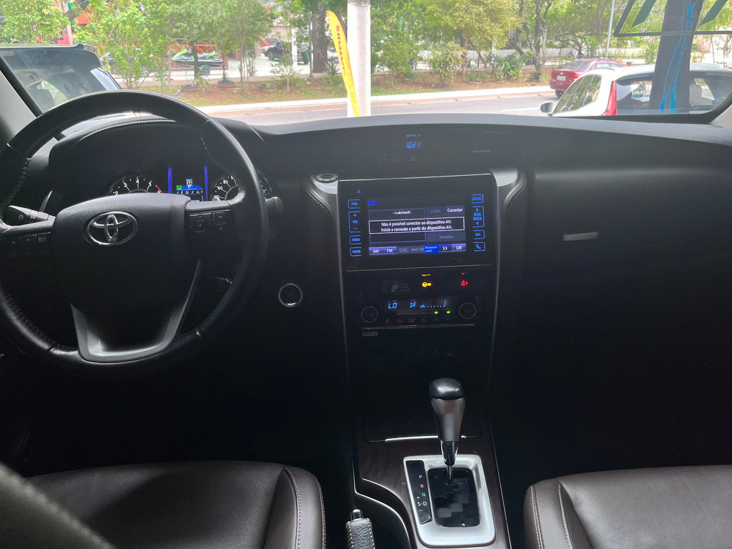Toyota SW4 Prata