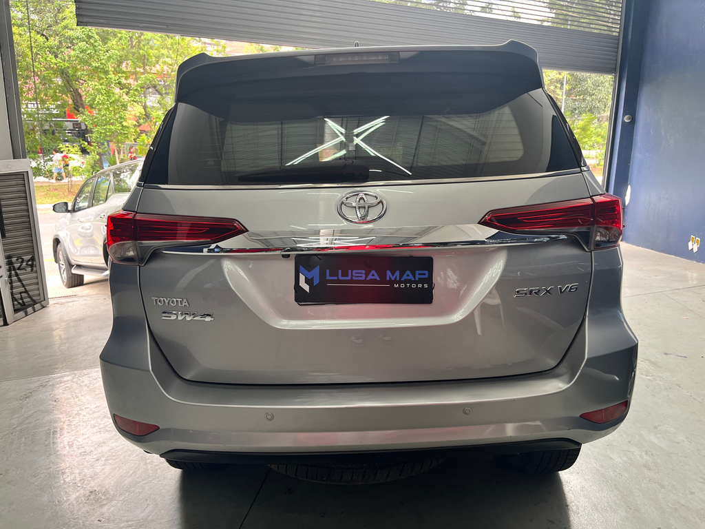 Toyota SW4 Prata