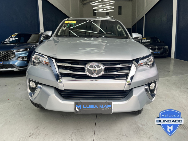 Toyota SW4 Prata