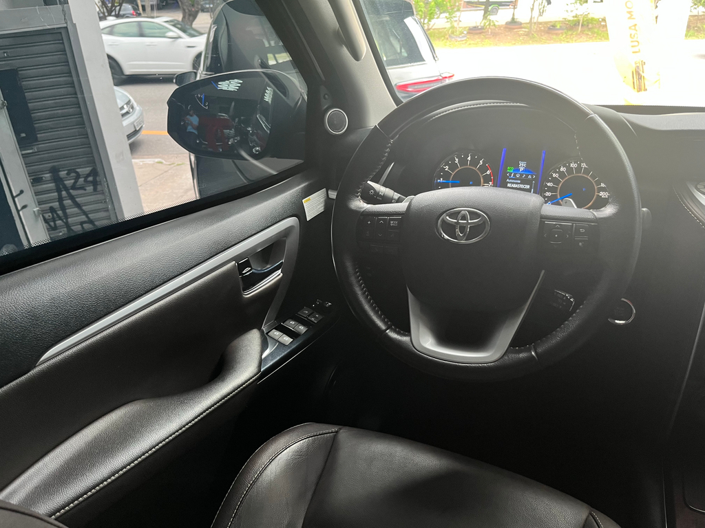 Toyota SW4 Prata