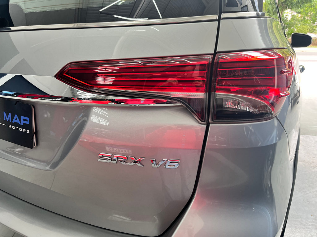 Toyota SW4 Prata