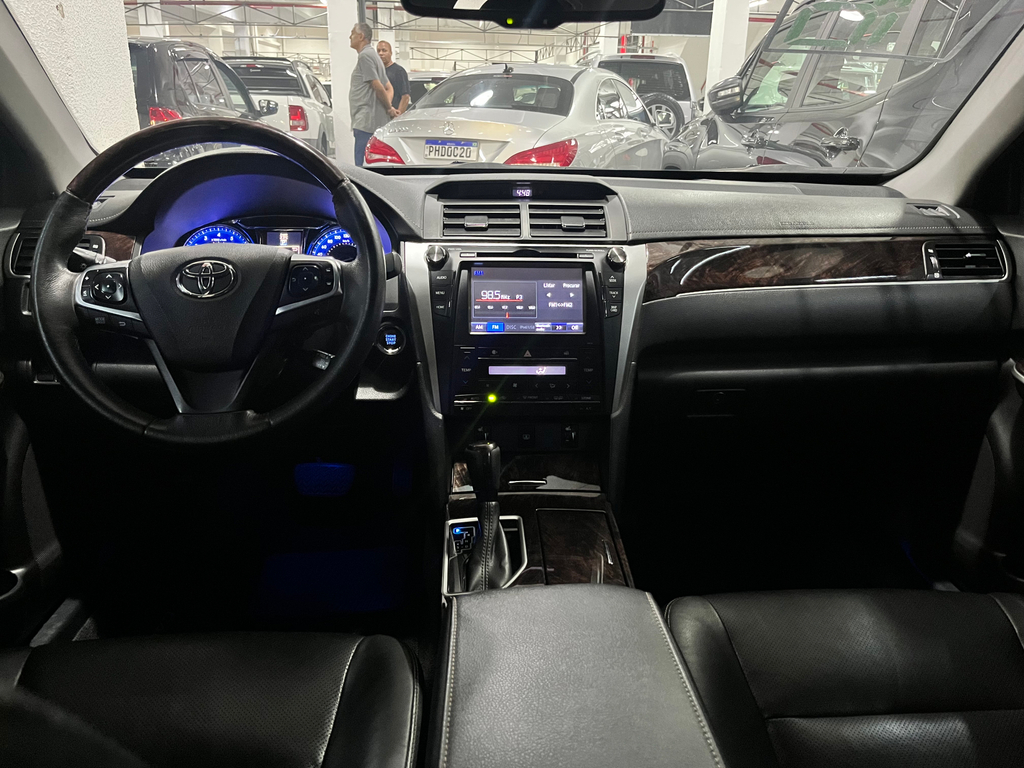 Toyota Camry  Preto