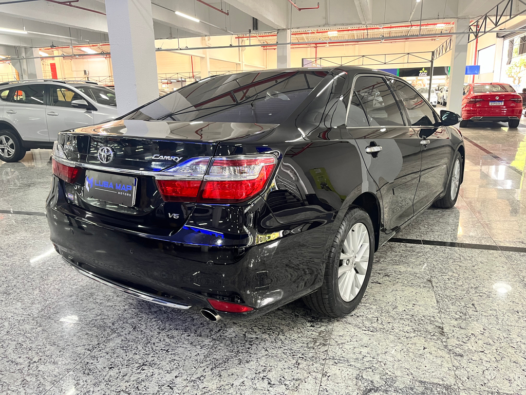 Toyota Camry  Preto