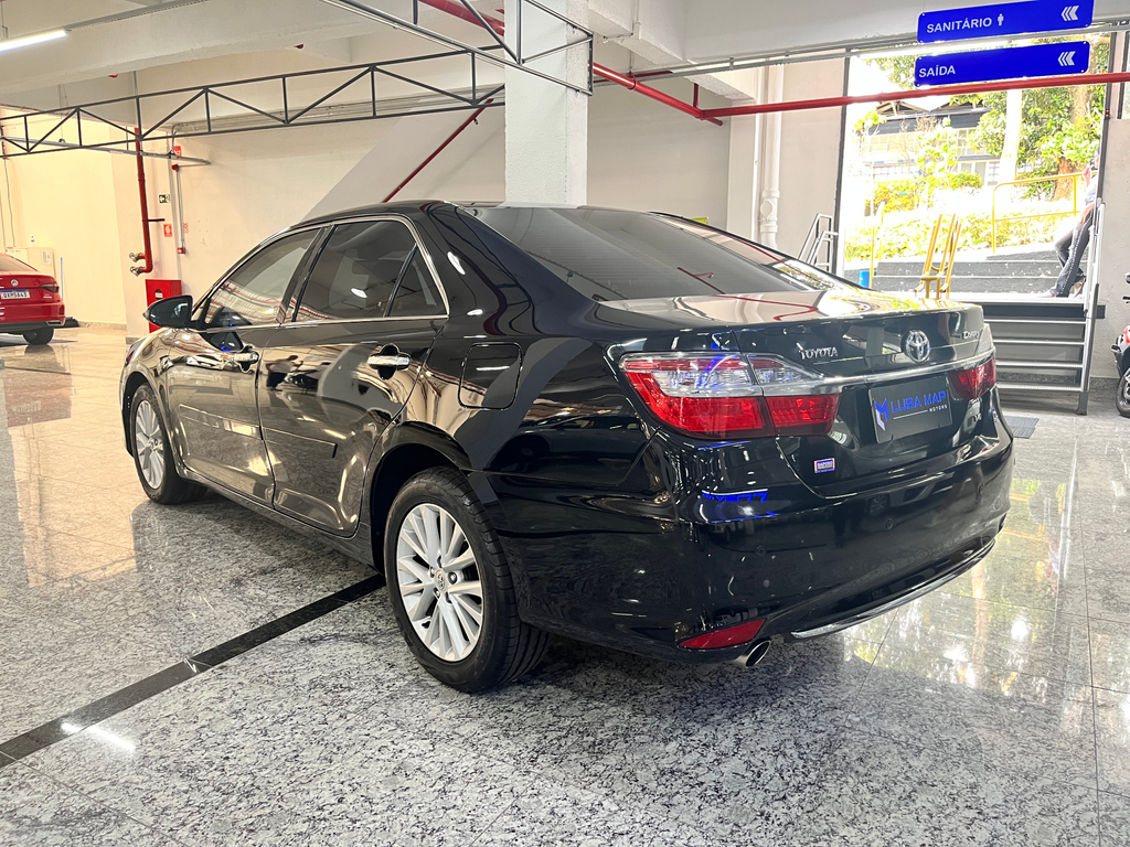 Toyota Camry  Preto