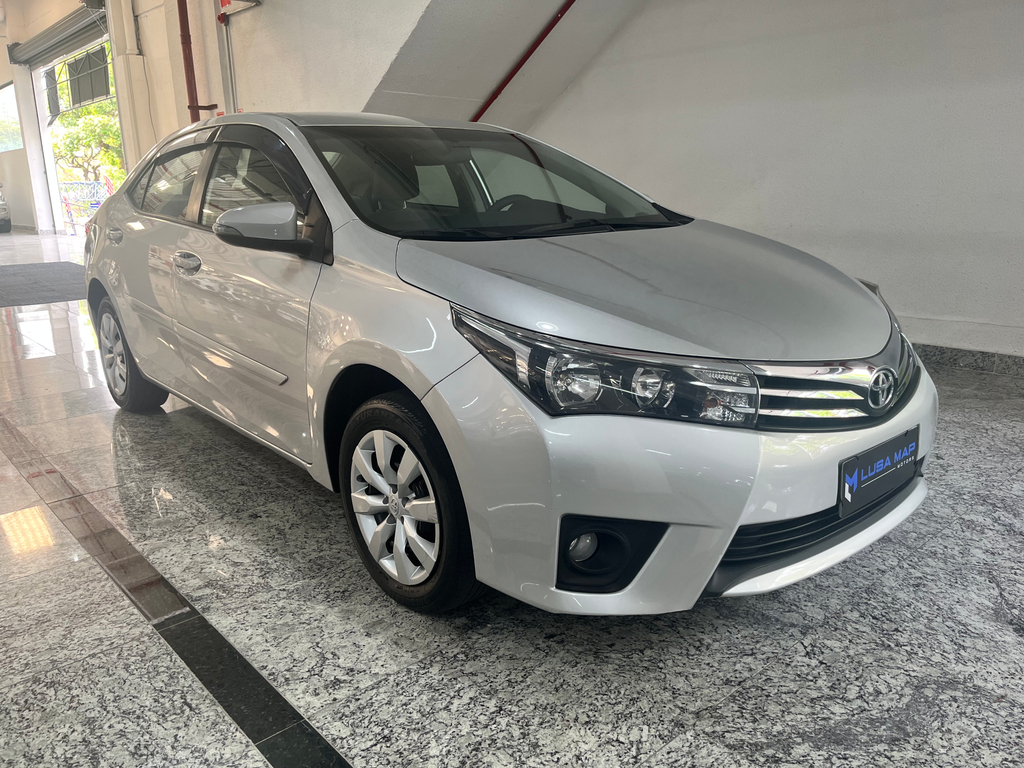 Toyota Corolla Prata