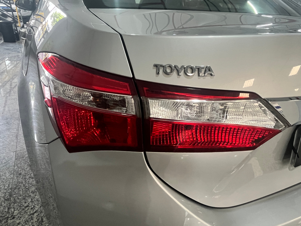 Toyota Corolla Prata