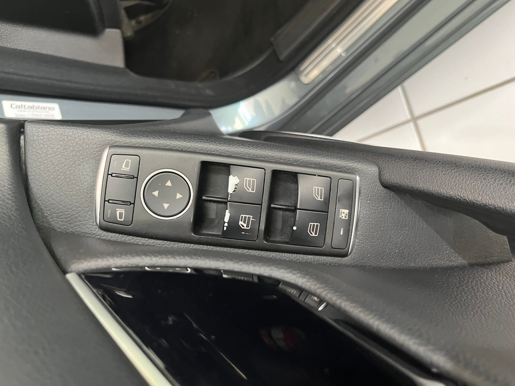 Mercedes Benz C-180 Azul