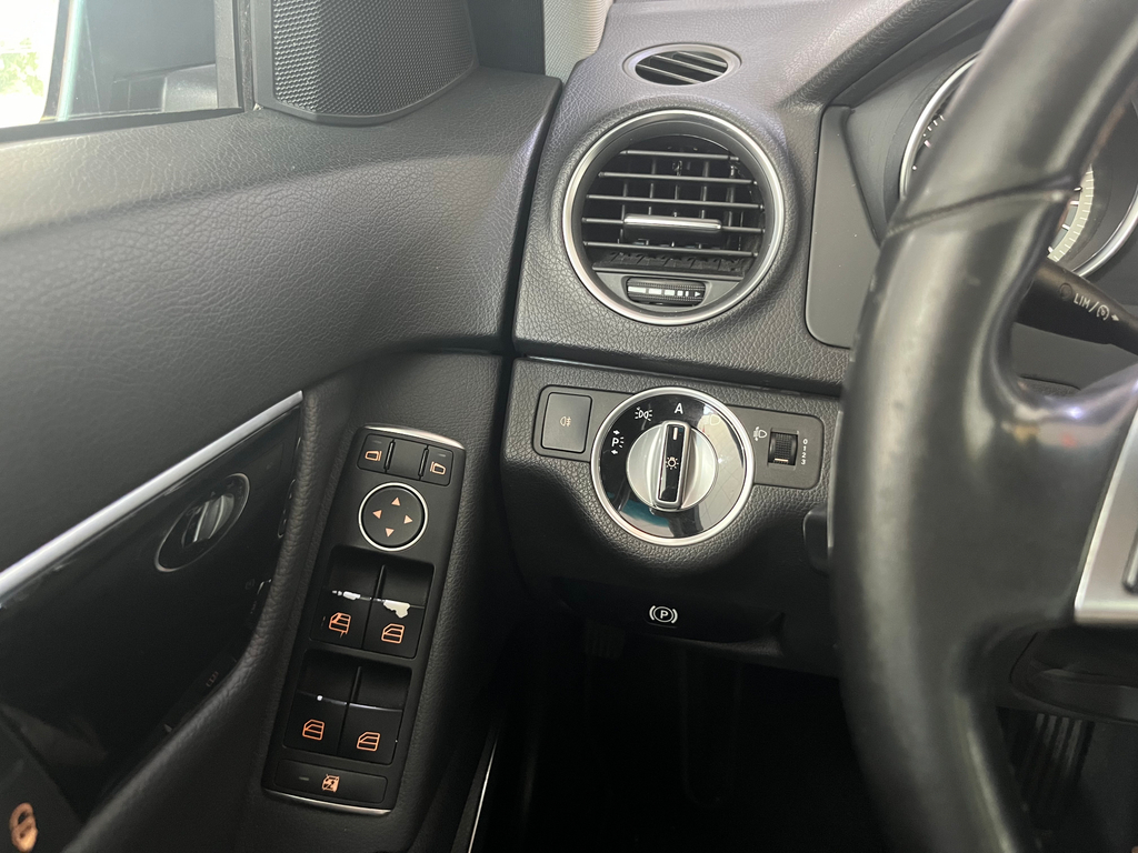 Mercedes Benz C-180 Azul
