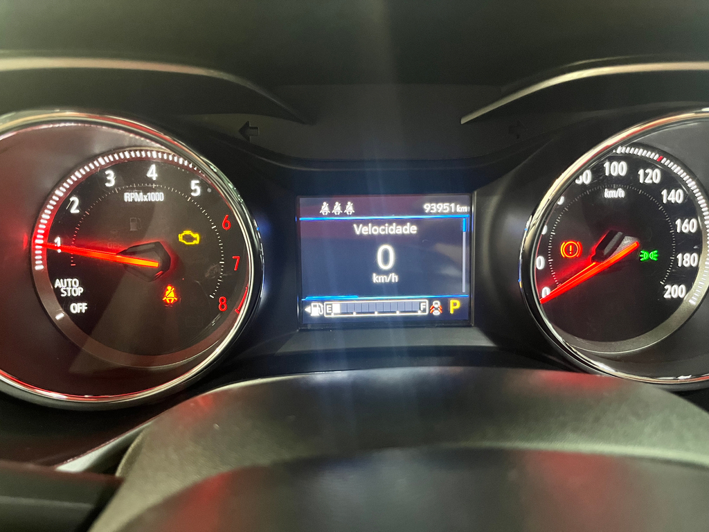 Chevrolet Tracker Cinza