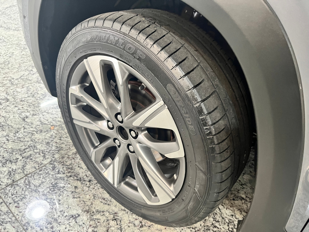 Chevrolet Tracker Cinza