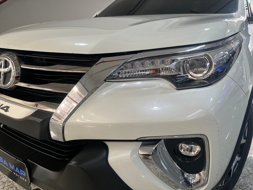 Toyota Hilux SW4 Branco