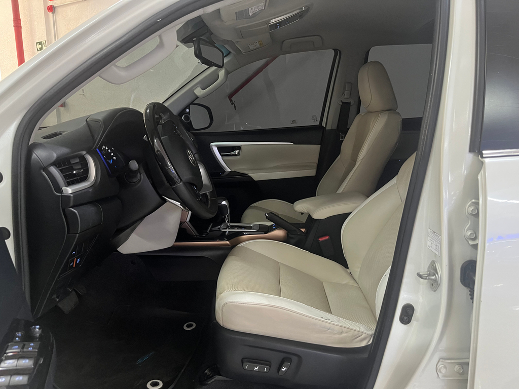 Toyota Hilux SW4 Branco
