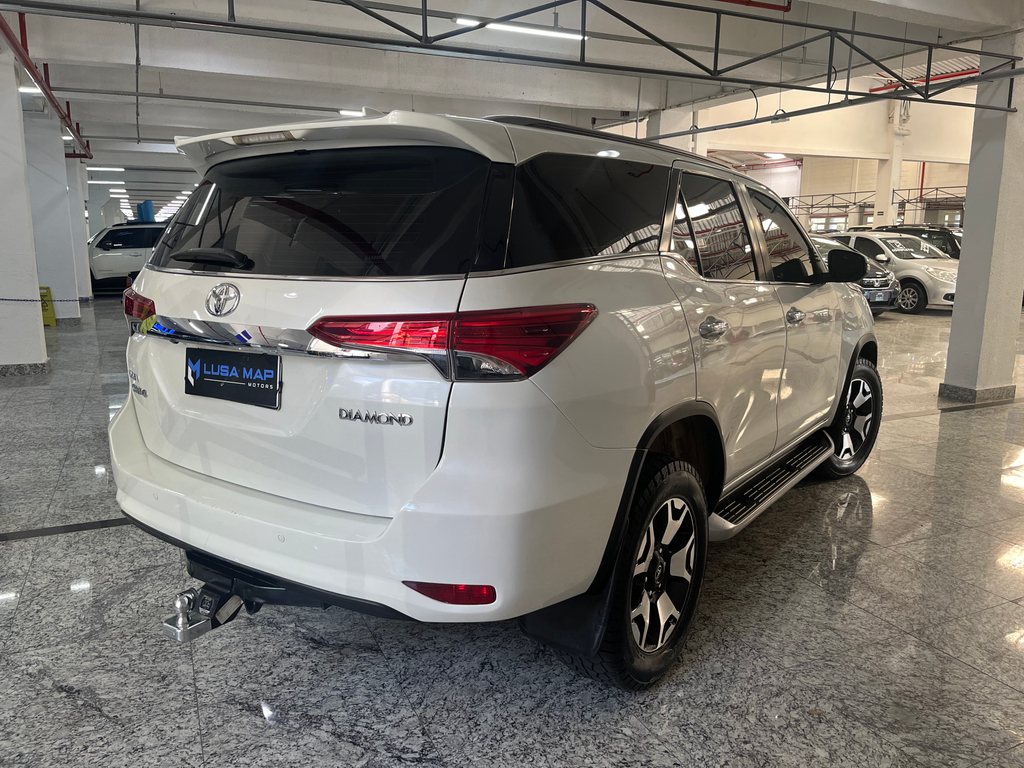 Toyota Hilux SW4 Branco