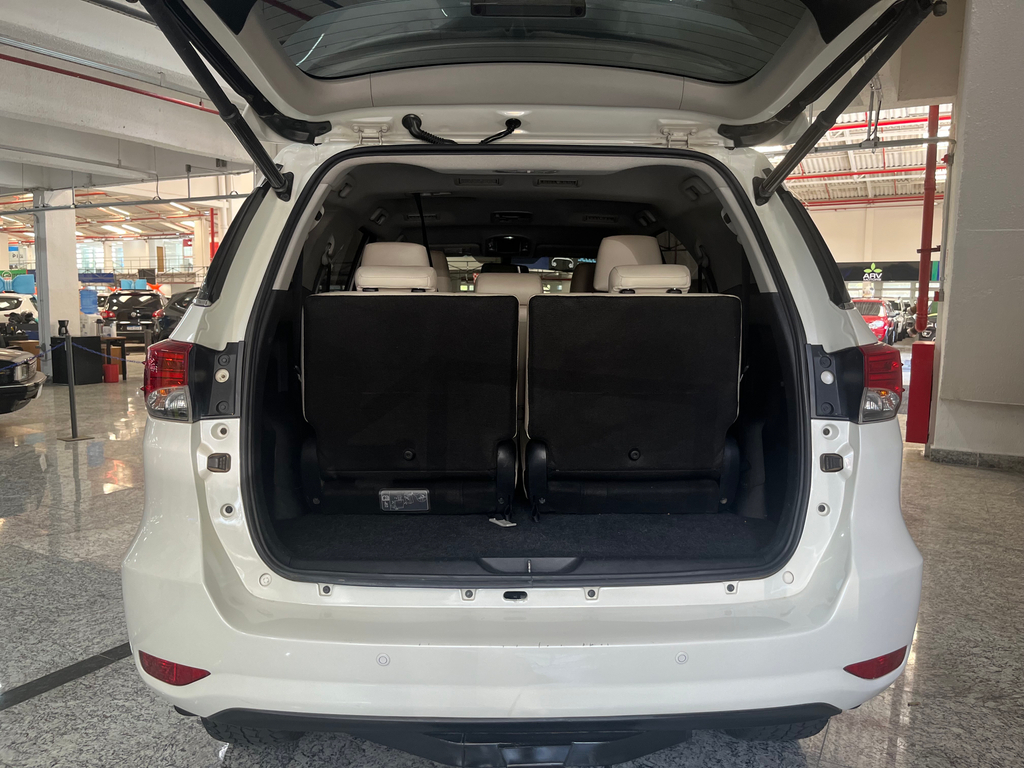Toyota Hilux SW4 Branco