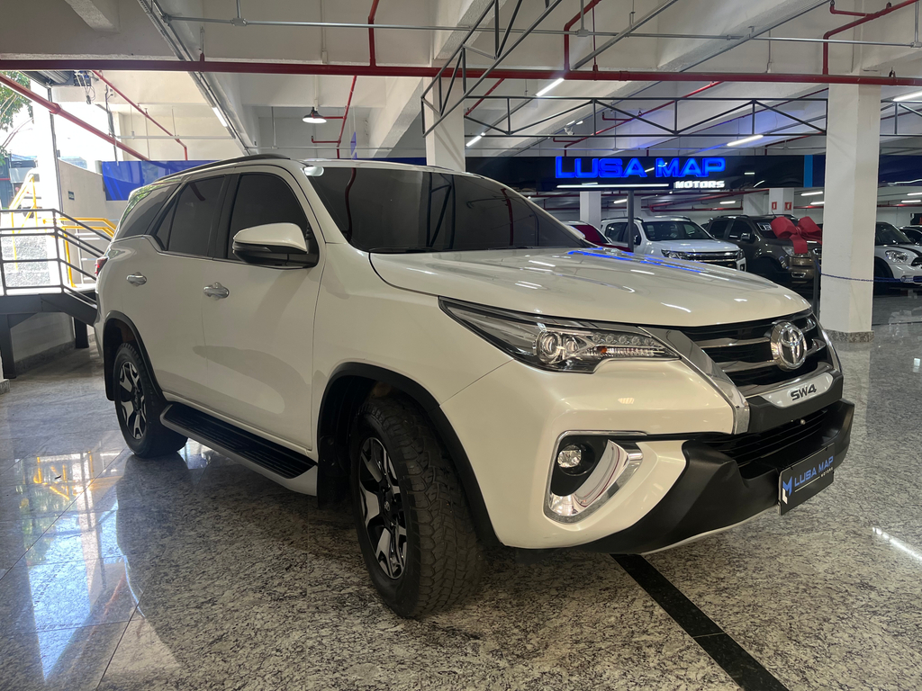 Toyota Hilux SW4 Branco
