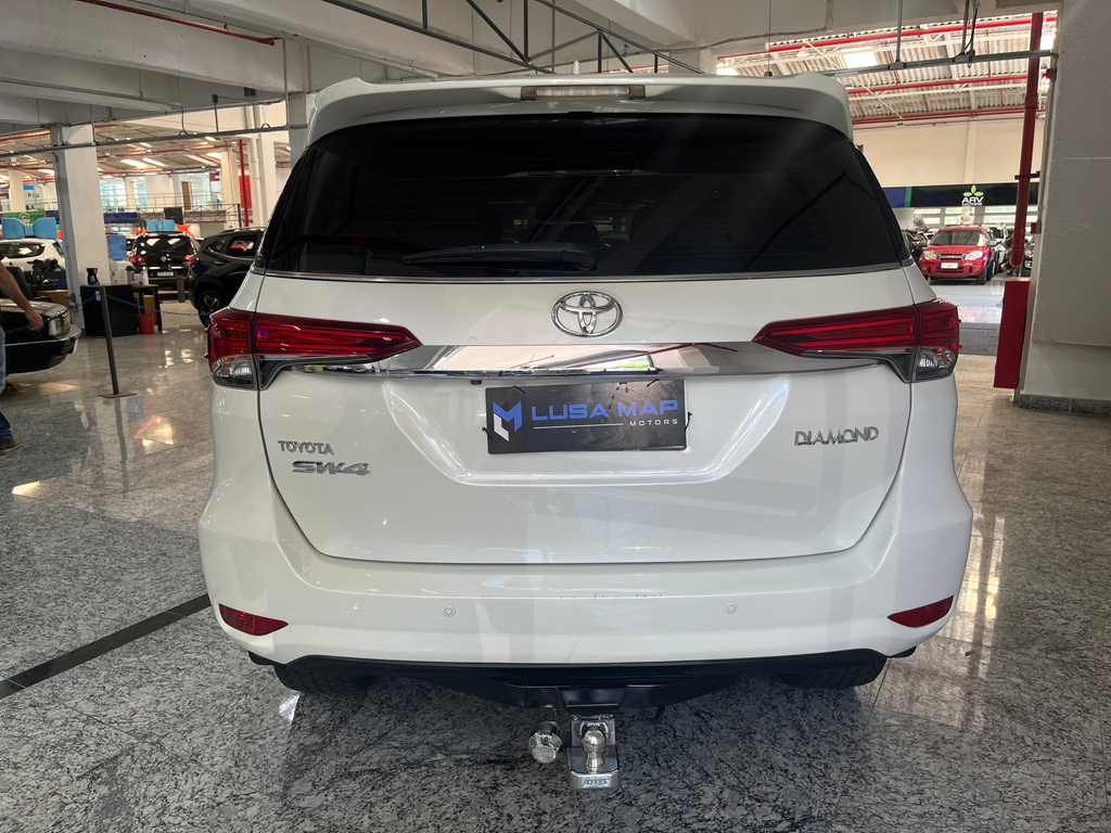 Toyota Hilux SW4 Branco