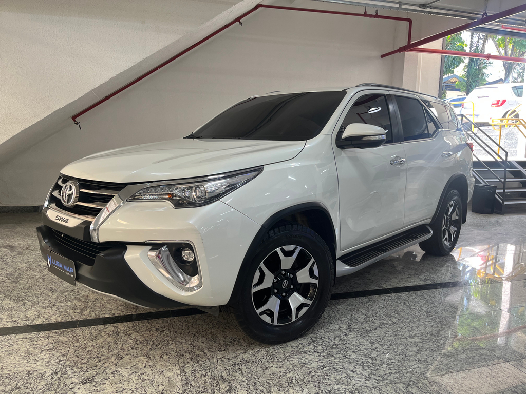 Toyota Hilux SW4 Branco