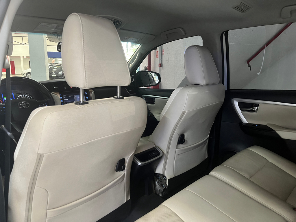 Toyota Hilux SW4 Branco