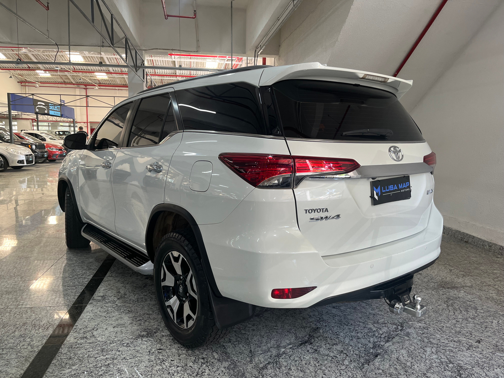 Toyota Hilux SW4 Branco