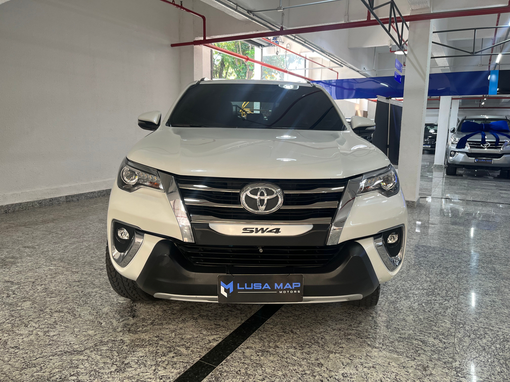 Toyota Hilux SW4 Branco