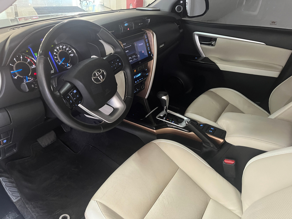 Toyota Hilux SW4 Branco