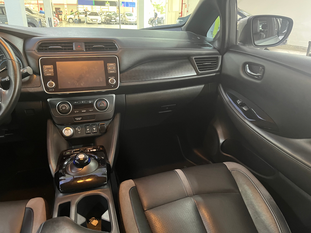 Nissan Leaf Prata