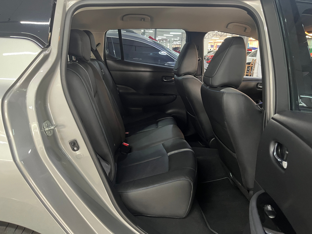 Nissan Leaf Prata