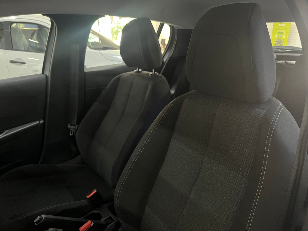 Peugeot 208 Prata