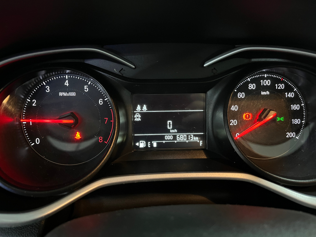 Chevrolet Onix Prata