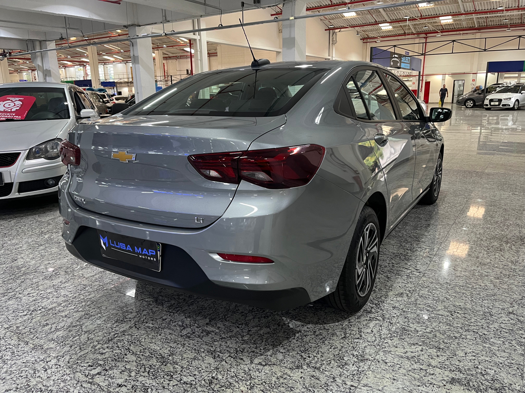 Chevrolet Onix Prata