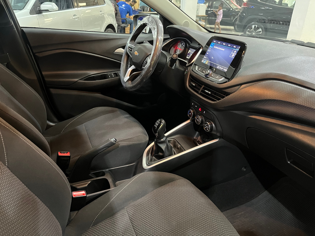 Chevrolet Onix Prata