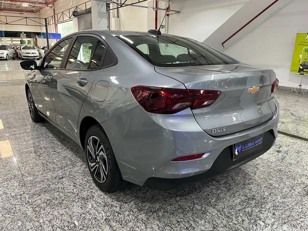 Chevrolet Onix Prata