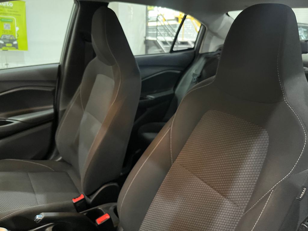 Chevrolet Onix Prata