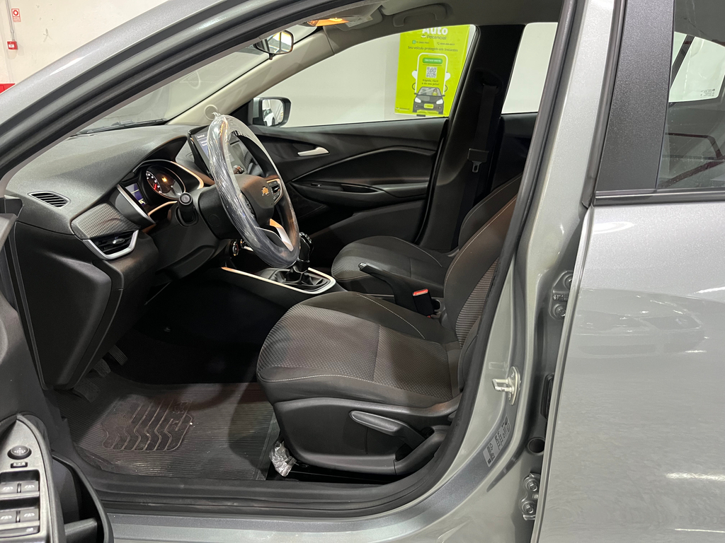 Chevrolet Onix Prata