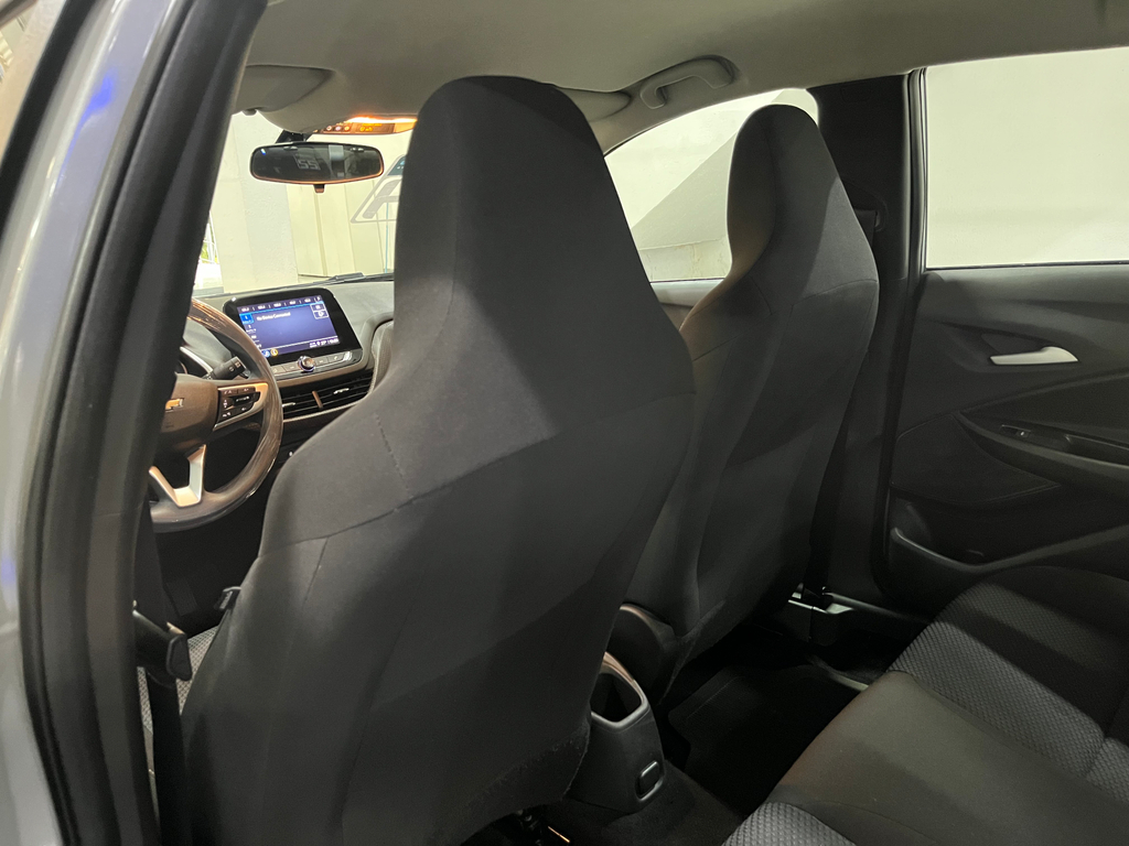 Chevrolet Onix Prata
