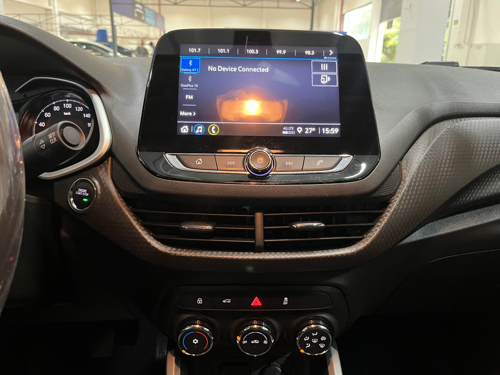 Chevrolet Onix Prata