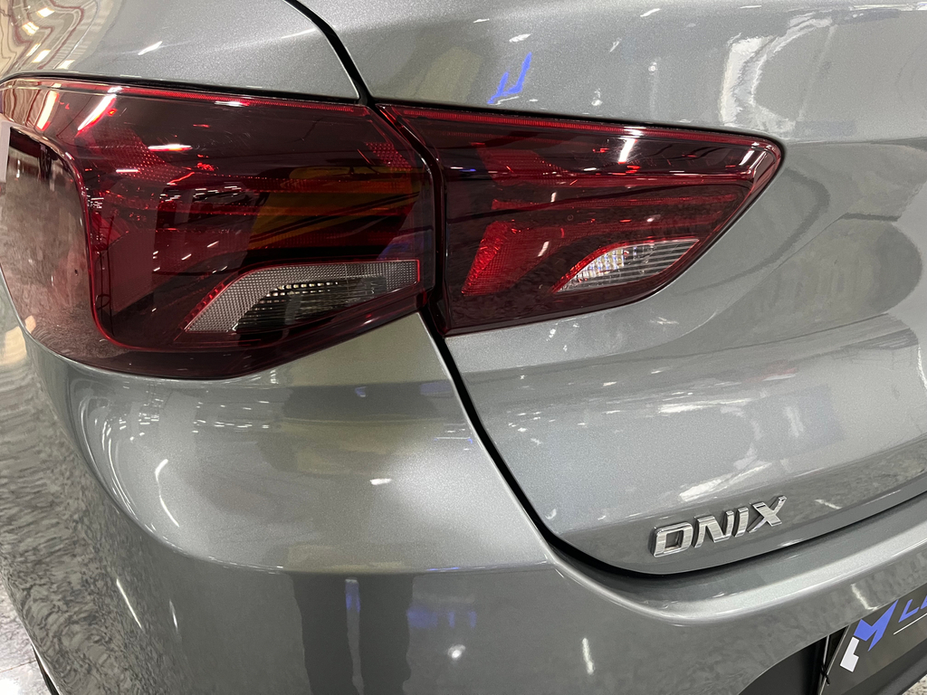 Chevrolet Onix Prata