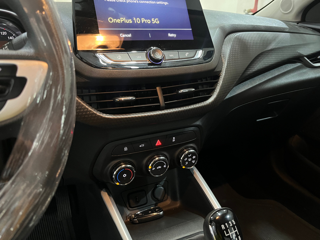 Chevrolet Onix Prata